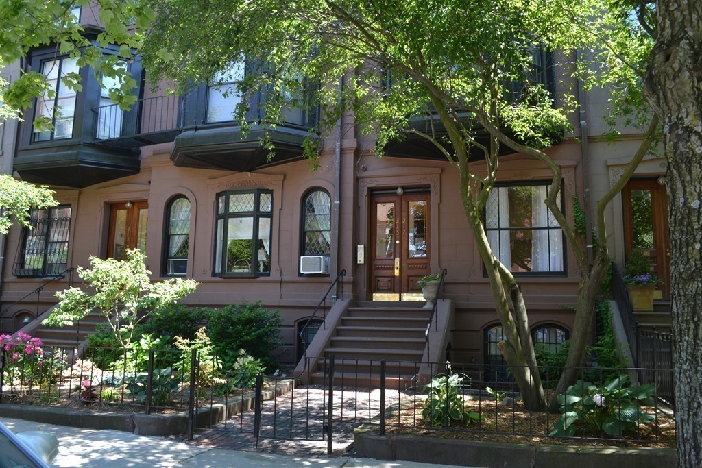 315-317 Beacon Street, Unit 1 Boston, MA 02116 - Photo 11 of 11 a front view of a house