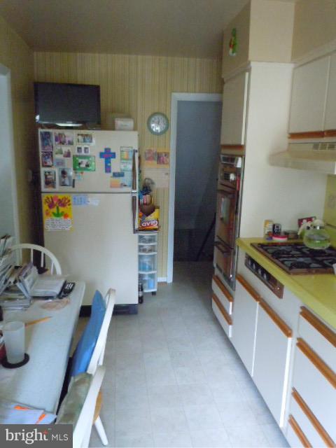 1202 Stamford Road Baltimore, MD 21207 - Photo 11 of 28 Kitchen