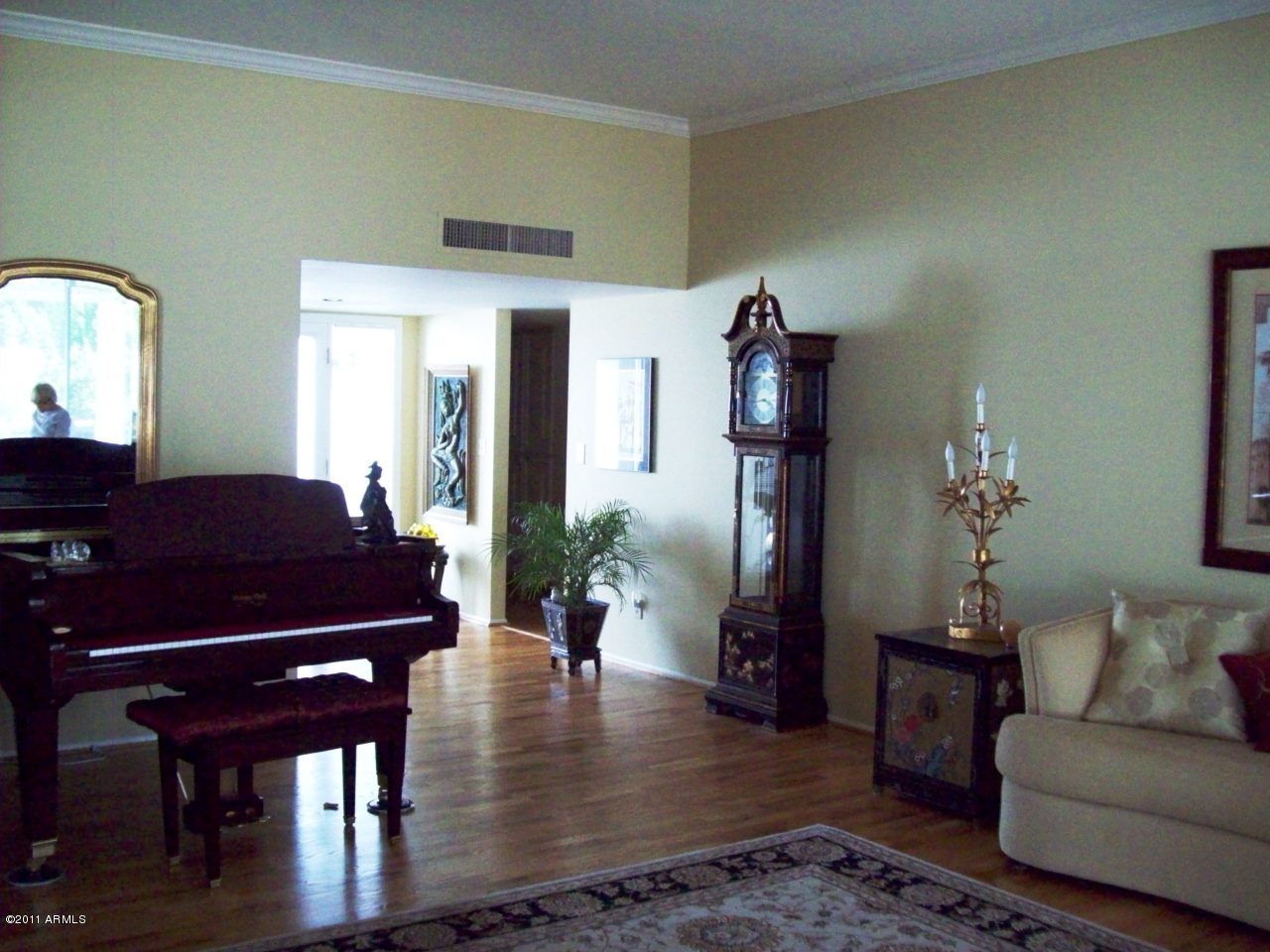 118 East Boca Raton Road Phoenix, AZ 85022 - Photo 2 of 28 Living room