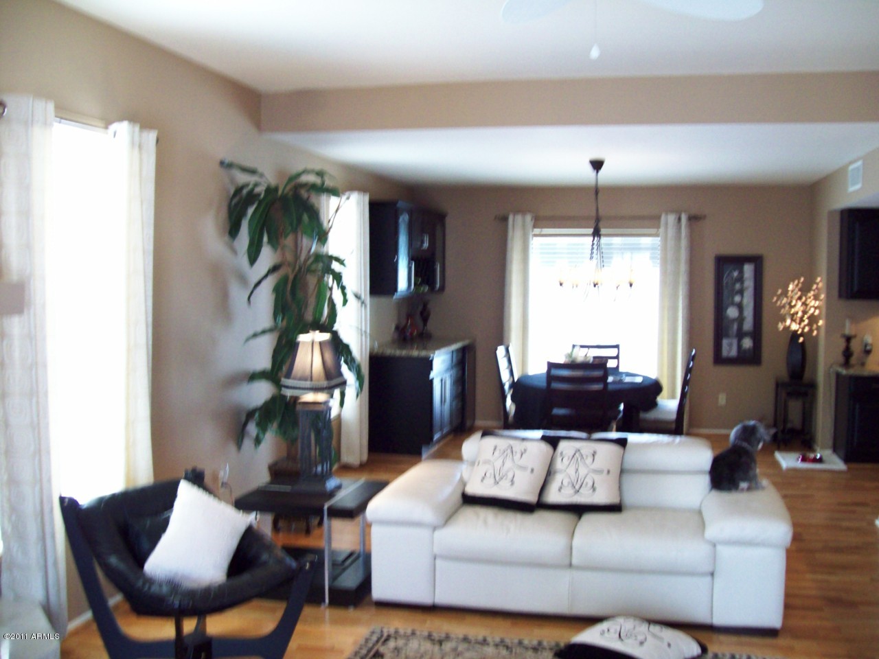 118 East Boca Raton Road Phoenix, AZ 85022 - Photo 27 of 28 Family room