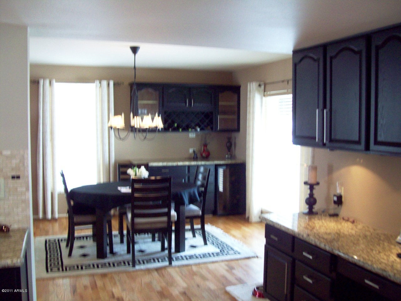 118 East Boca Raton Road Phoenix, AZ 85022 - Photo 5 of 28 Breakfast room with Wet bar