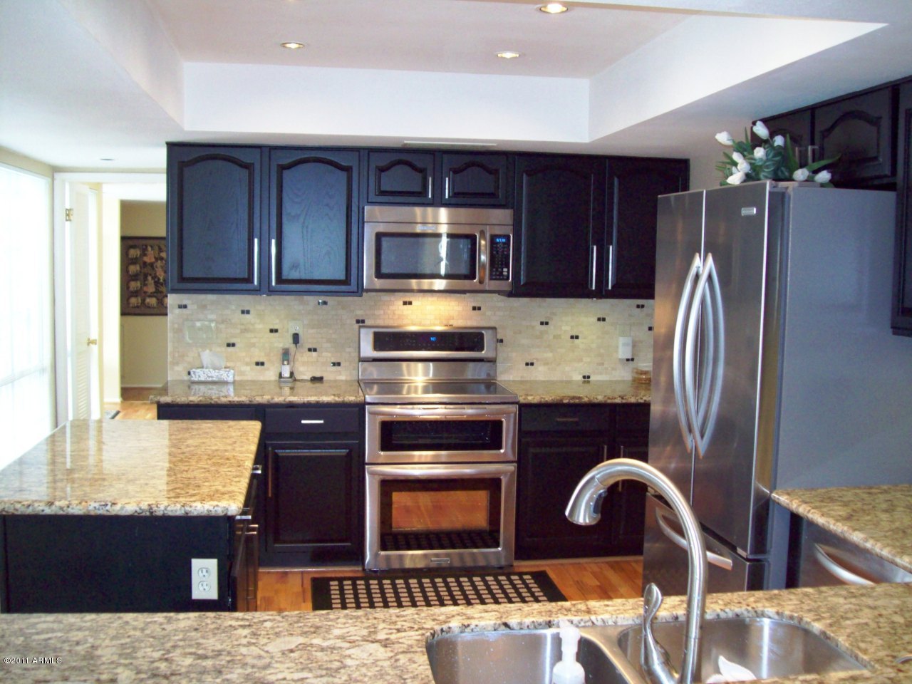 118 East Boca Raton Road Phoenix, AZ 85022 - Photo 7 of 28 kitchen
