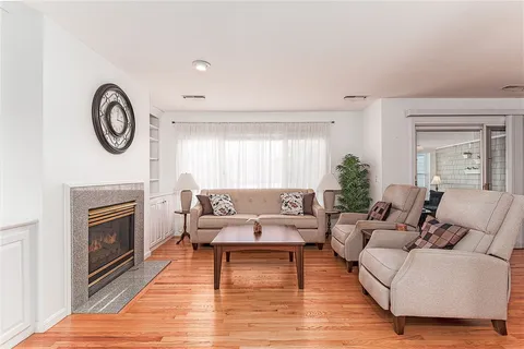 $695,000 | 2 Stevenson Way, Narragansett, RI 02882
