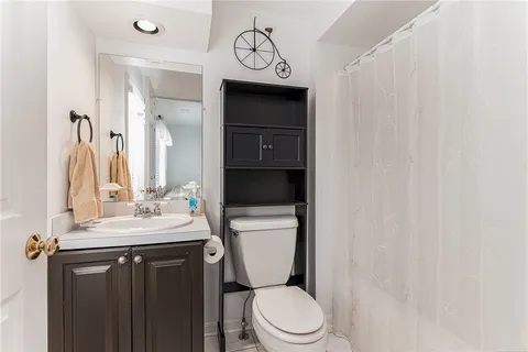 $695,000 | 2 Stevenson Way, Narragansett, RI 02882