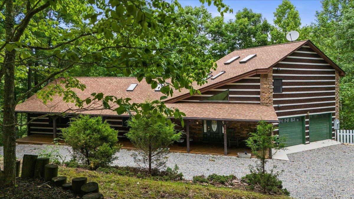 4743 Twin Coves Road Radford, VA 24141 - Photo 9 of 82 Gallery Image 9