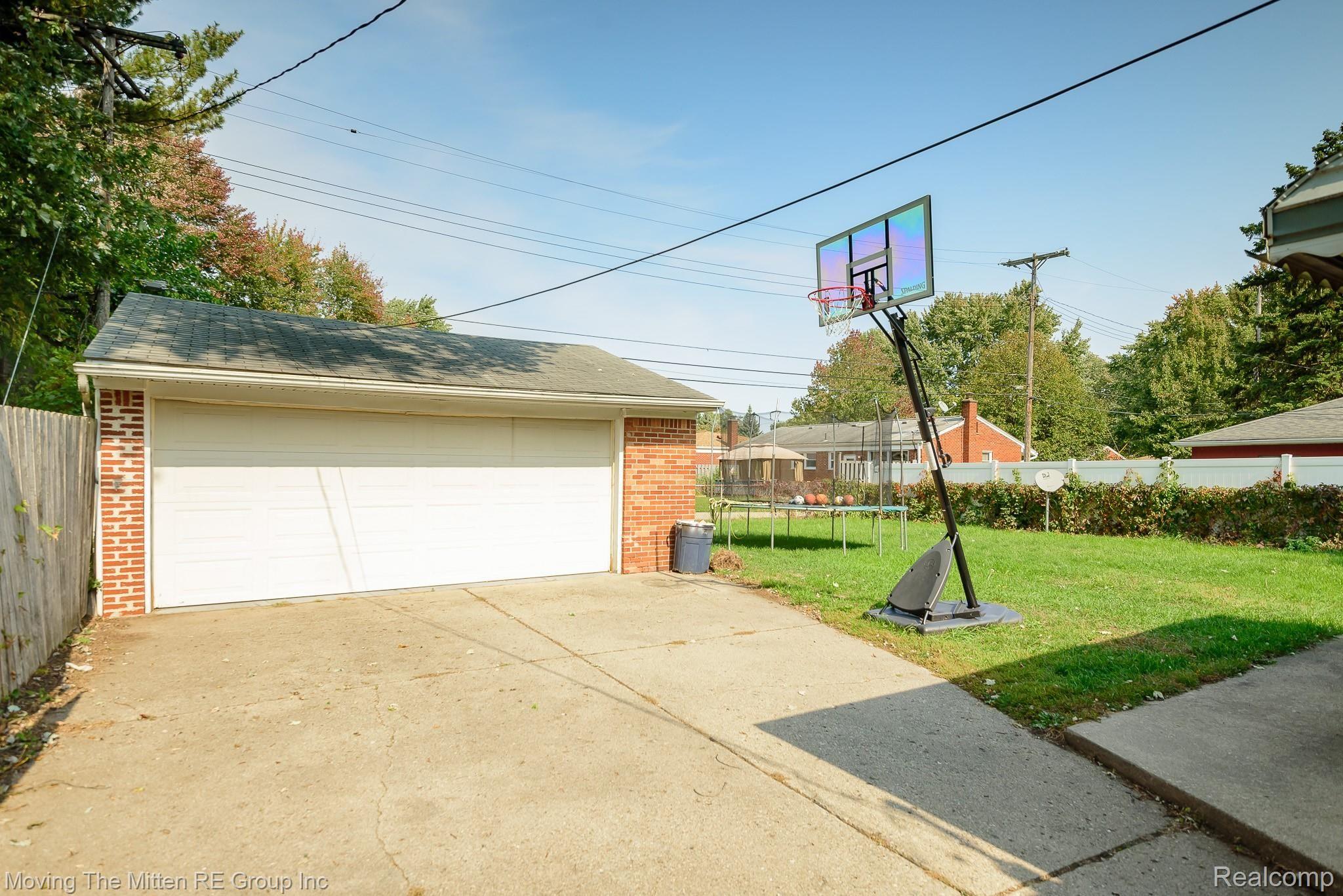 36776 Pinewood Road Wayne, MI 48184 - Photo 28 of 35 MTM_36776_pinewood-28.jpg