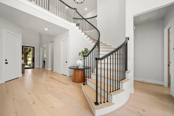 $1,025,000 | 8033 Ridgeview Drive, Houston, TX 77055