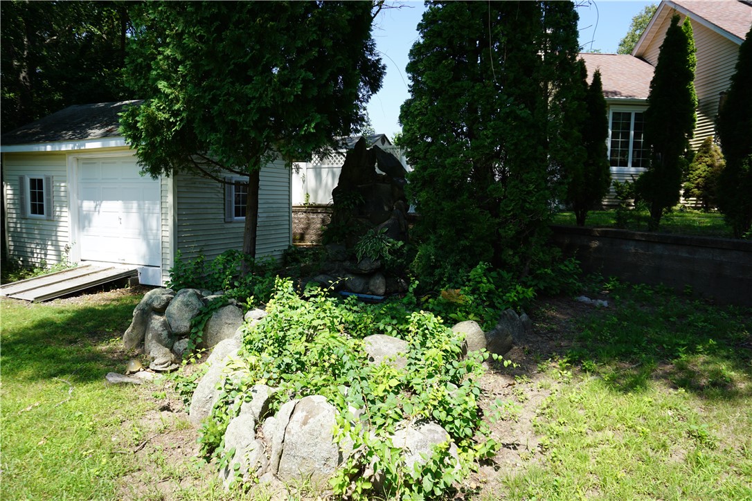 40 Sunset Avenue Woonsocket, RI 02895 - Photo 12 of 38