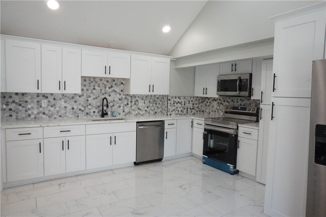 40 Sunset Avenue Woonsocket, RI 02895 - Photo 14 of 38