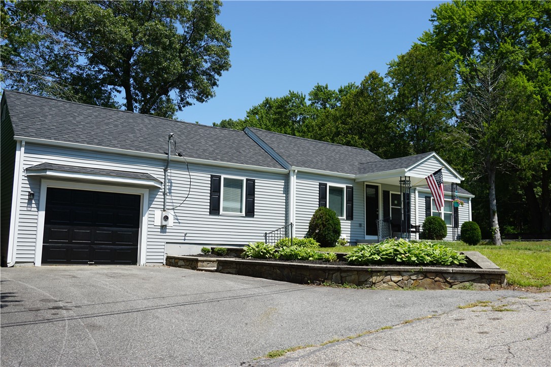 40 Sunset Avenue Woonsocket, RI 02895 - Photo 3 of 38