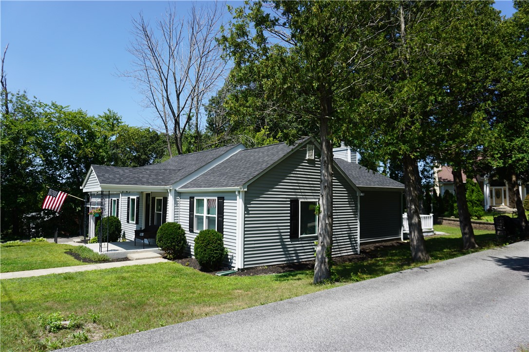 40 Sunset Avenue Woonsocket, RI 02895 - Photo 4 of 38