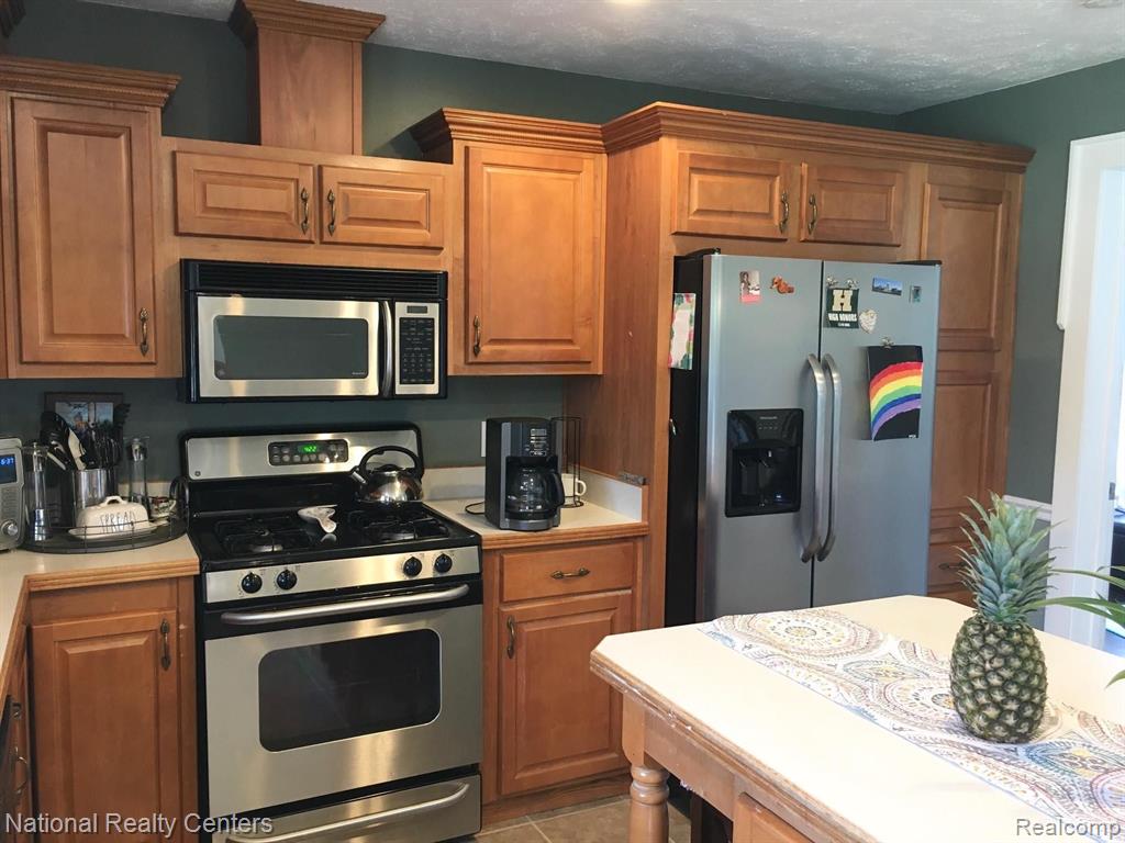 3564 Bowen Road Howell, MI 48855 - Photo 6 of 41 Gallery Image 6