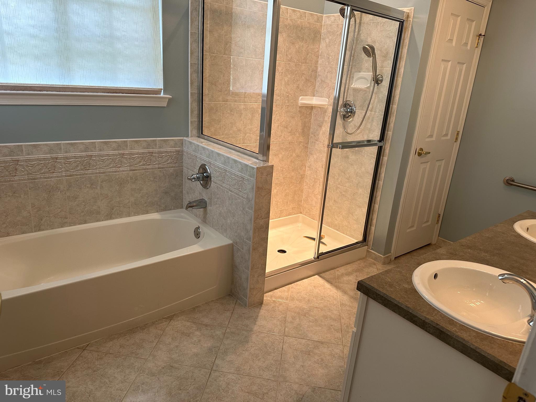 863 Nathaniel Trail Warminster, PA 18974 - Photo 19 of 36 Main Bathroom