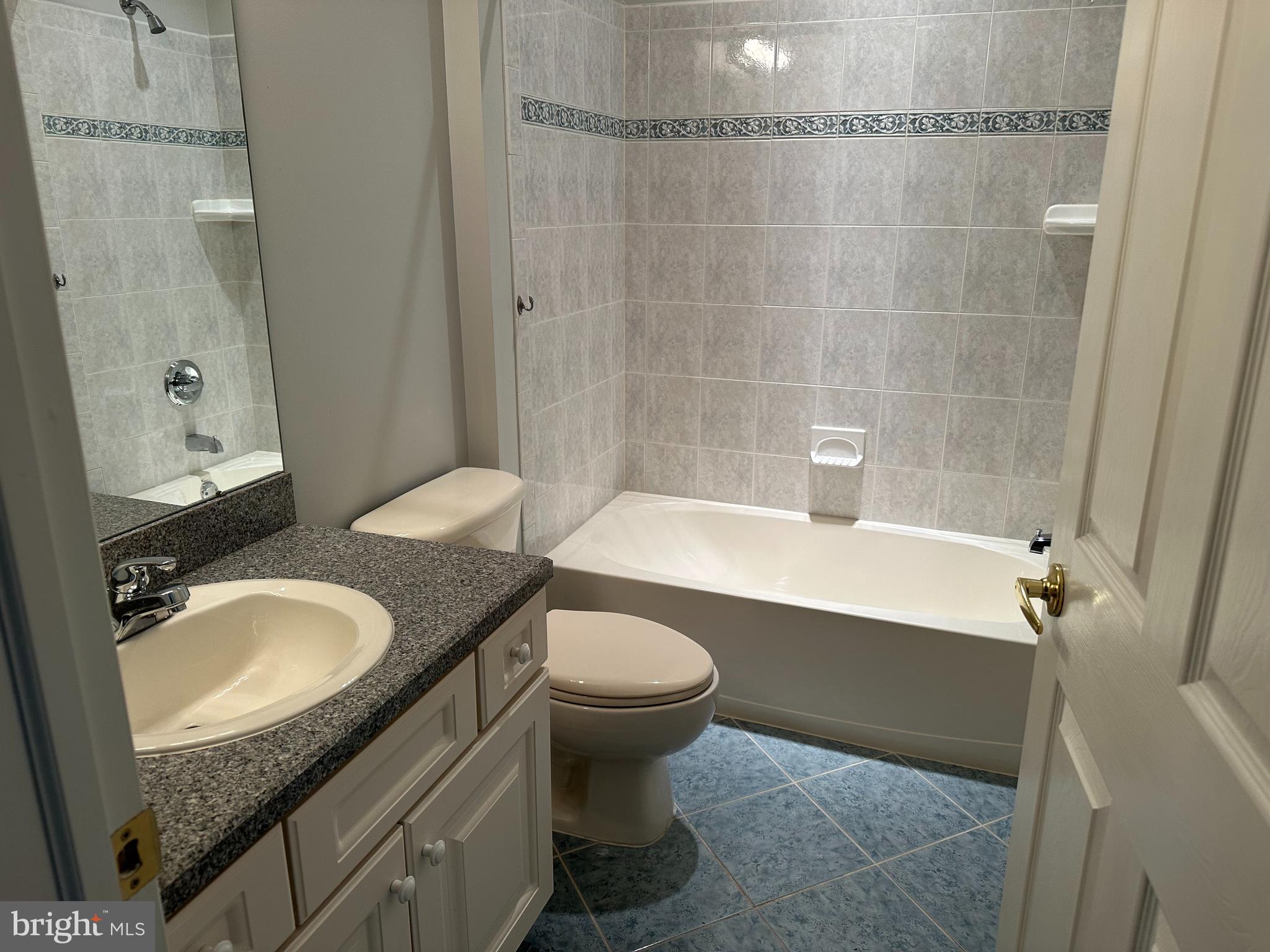 863 Nathaniel Trail Warminster, PA 18974 - Photo 24 of 36 Hall Bathroom