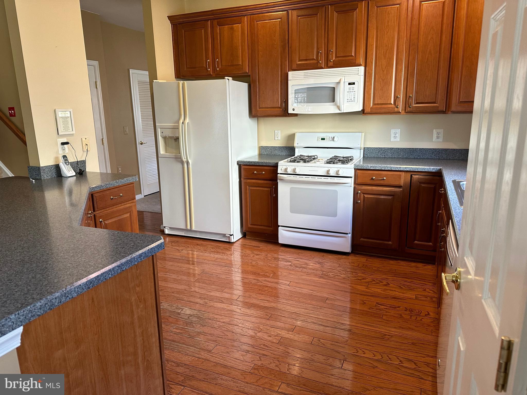 863 Nathaniel Trail Warminster, PA 18974 - Photo 9 of 36 Kitchen