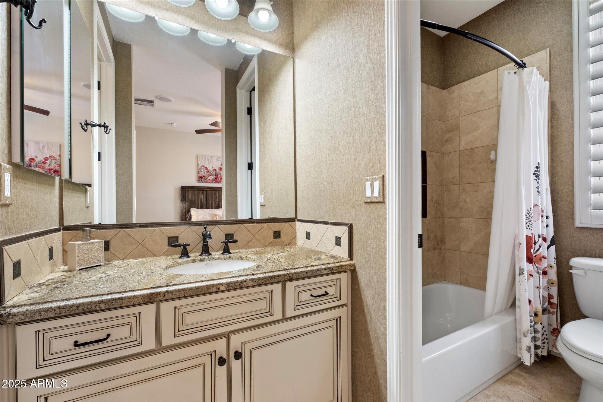 2470 East Roma Avenue Phoenix, AZ 85016 - Photo 25 of 29 Third Floor Ensuite Bathroom
