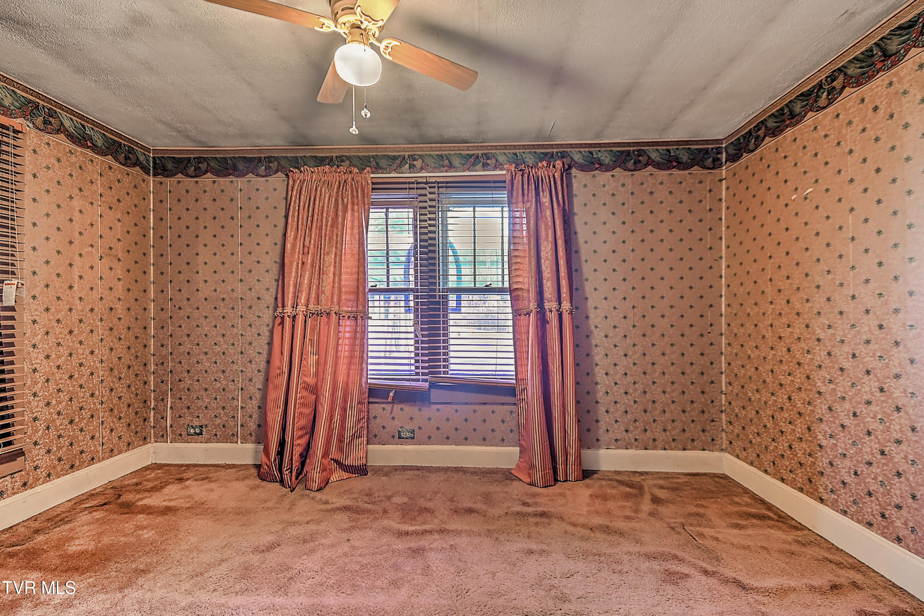 1308 South Eastman Road Kingsport, TN 37660 - Photo 11 of 34 1308 E Eastman Rd DP-12