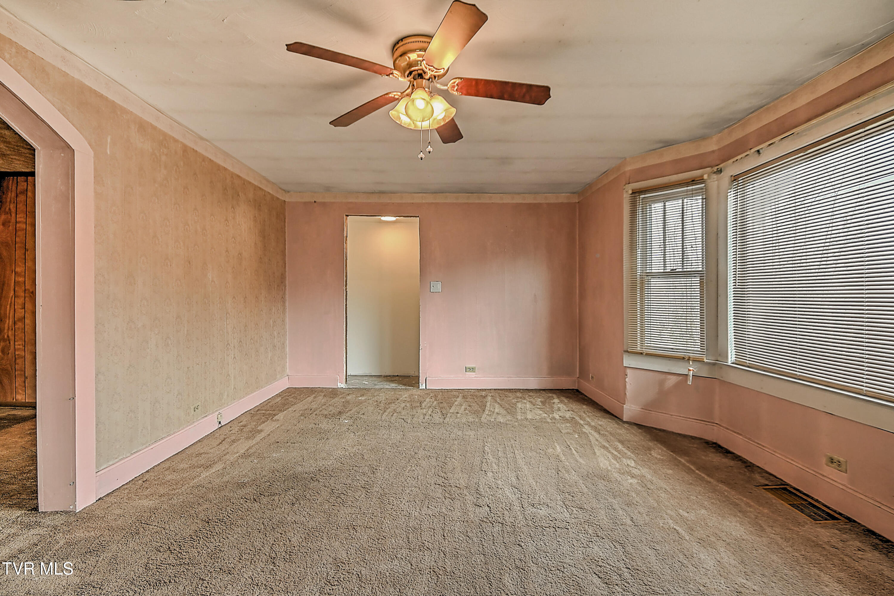 1308 South Eastman Road Kingsport, TN 37660 - Photo 17 of 34 1308 E Eastman Rd DP-18