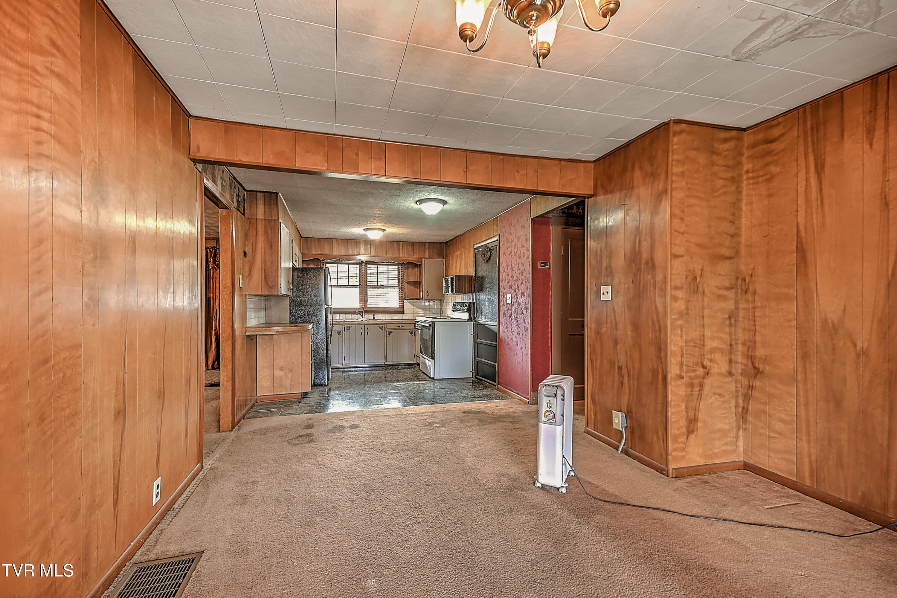 1308 South Eastman Road Kingsport, TN 37660 - Photo 3 of 34 1308 E Eastman Rd DP-4