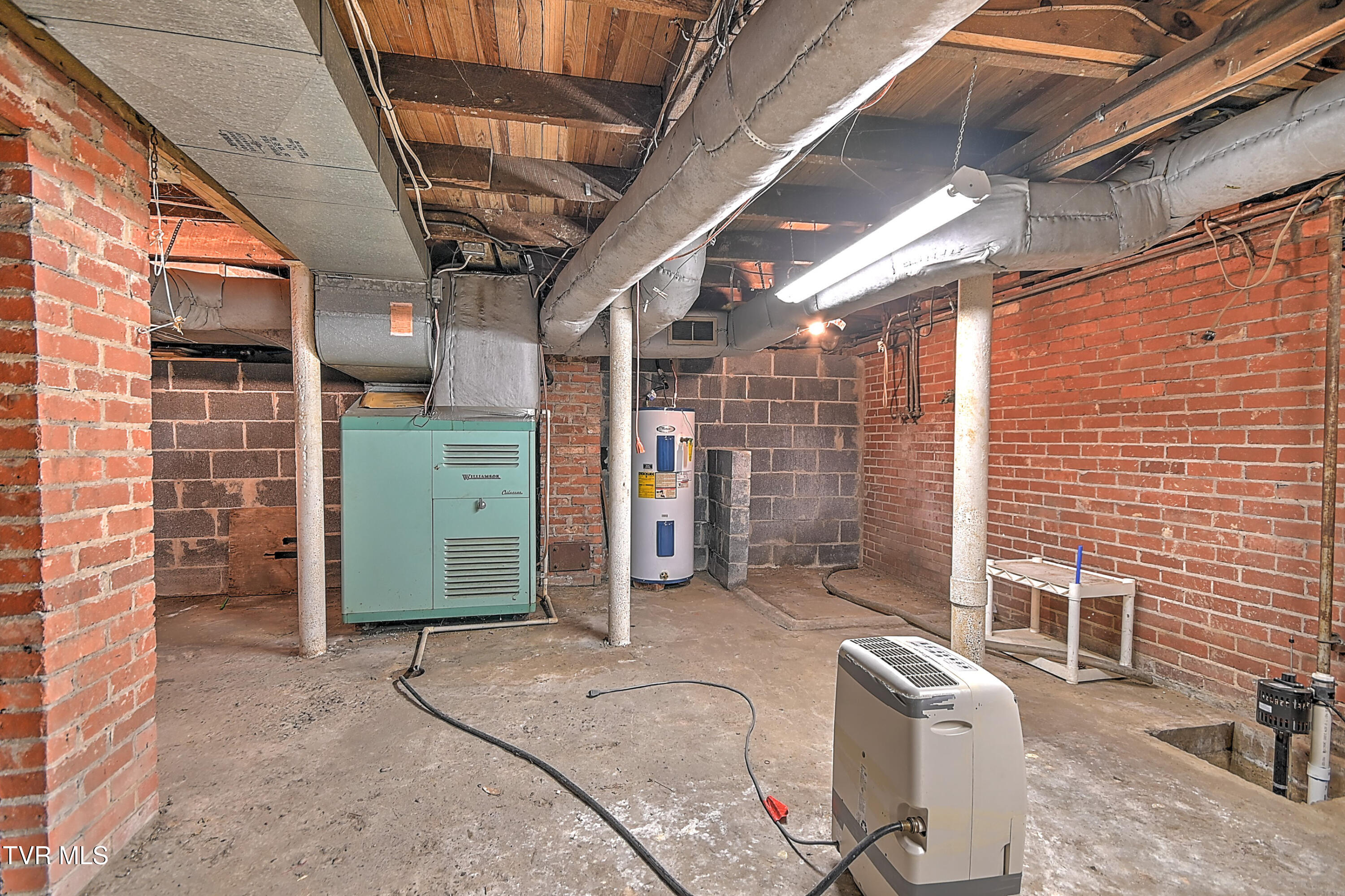 1308 South Eastman Road Kingsport, TN 37660 - Photo 34 of 34 1308 E Eastman Rd DP-35