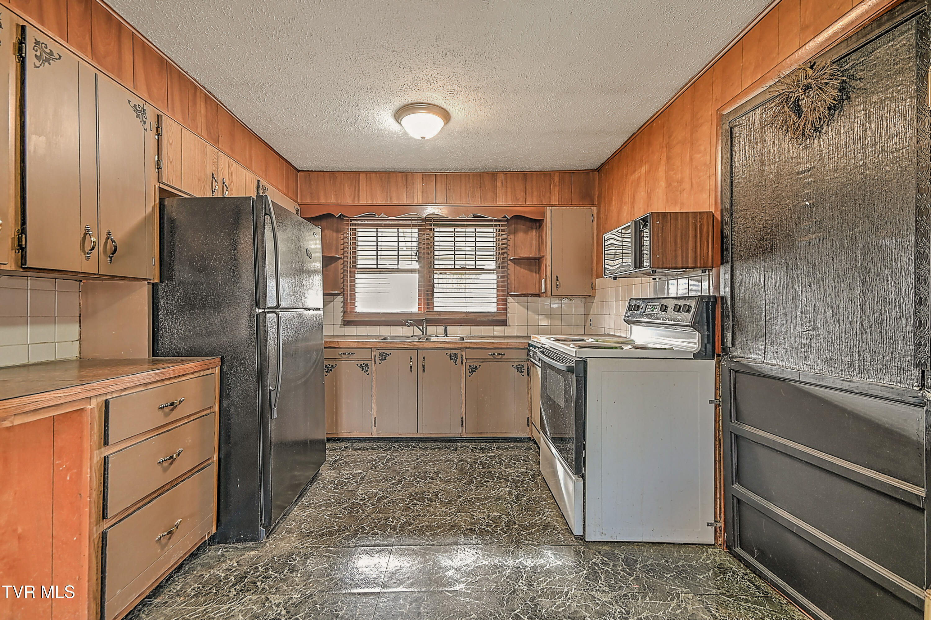 1308 South Eastman Road Kingsport, TN 37660 - Photo 6 of 34 1308 E Eastman Rd DP-7