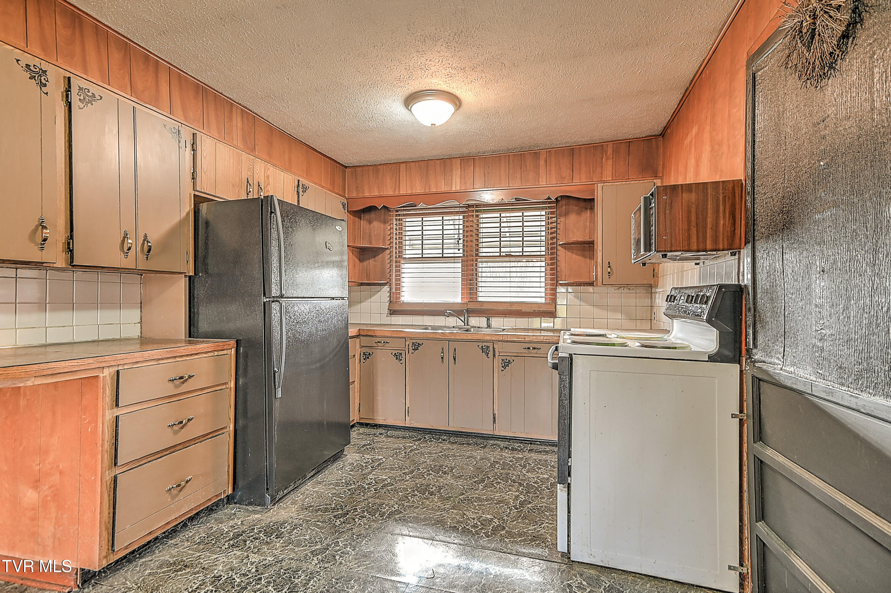 1308 South Eastman Road Kingsport, TN 37660 - Photo 7 of 34 1308 E Eastman Rd DP-8