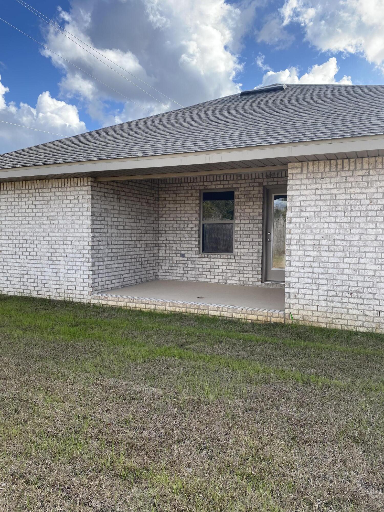 326 Keswick Lane Crestview, FL 32536 - Photo 3 of 22 a front view of a house with a garden