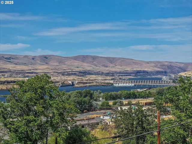 $99,000 | 2205 East 9th Street, The Dalles, OR 97058