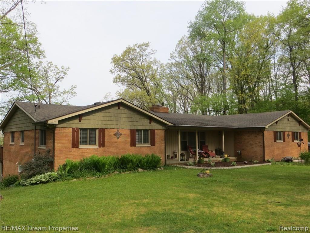 7095 Colonial Way Howell, MI 48855 - Photo 1 of 61 012.JPG