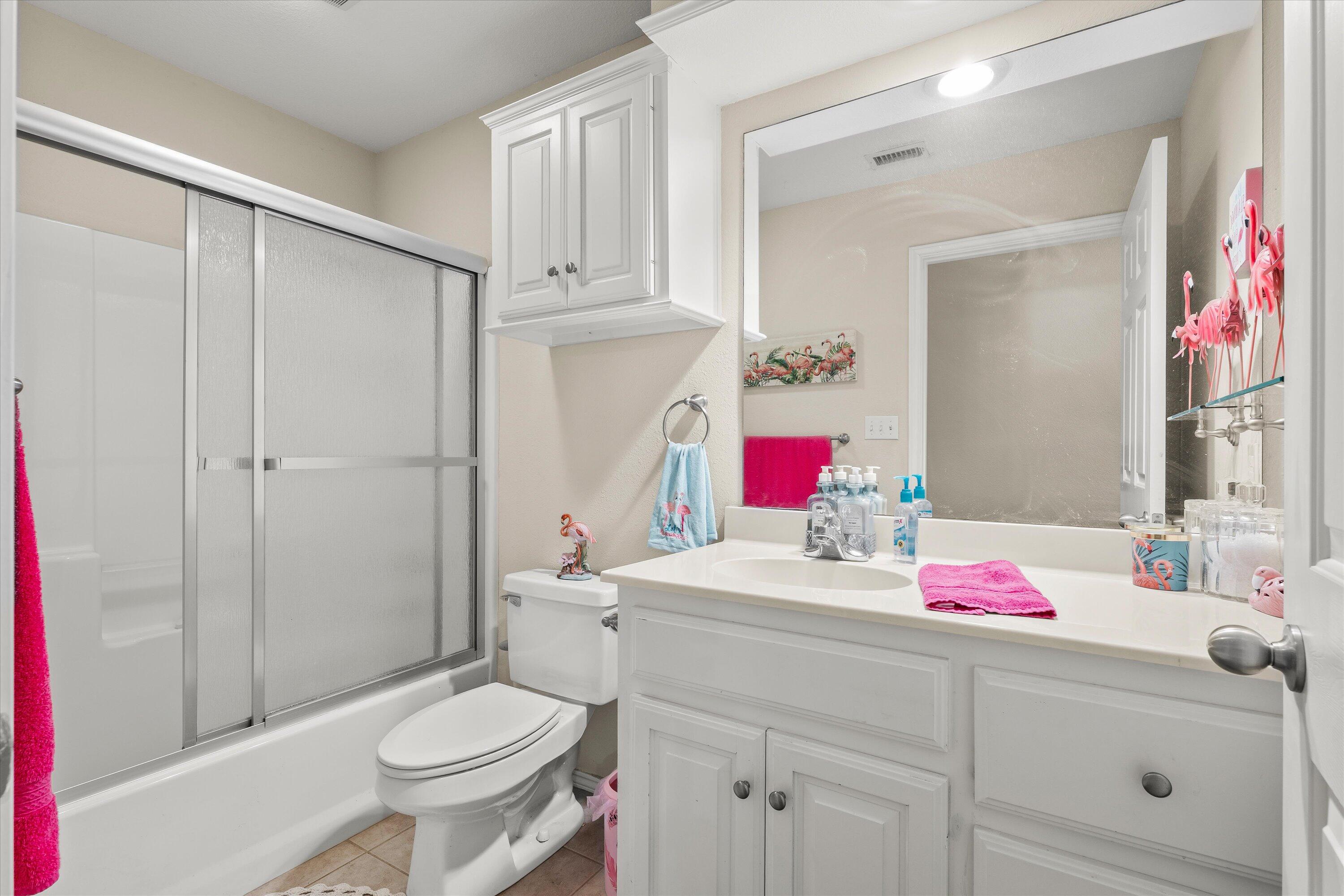 710 Poplar Street Levelland, TX 79336 - Photo 15 of 23 a bathroom with a sink toilet vanity and shower