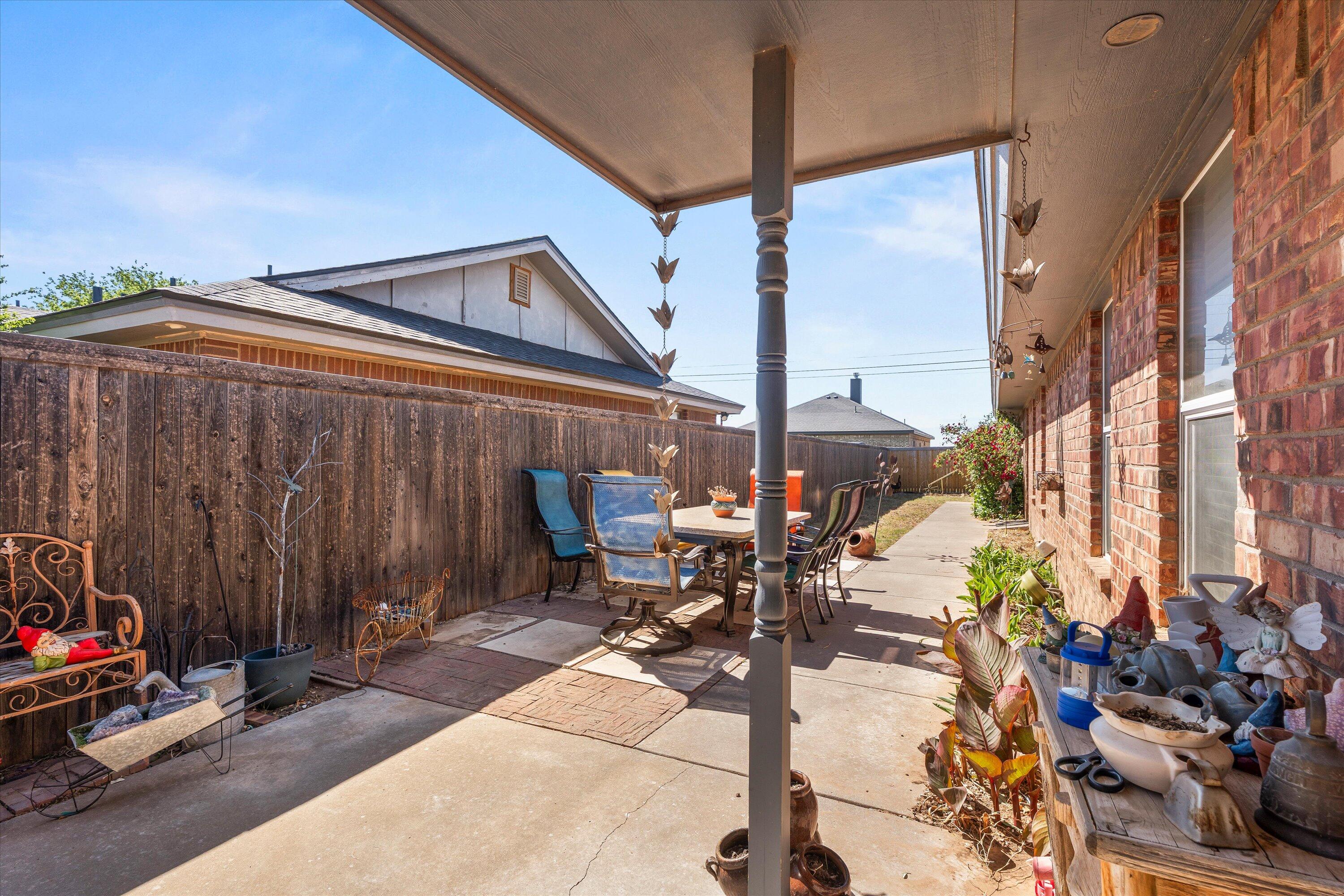 710 Poplar Street Levelland, TX 79336 - Photo 18 of 23 a patio with table and chairs