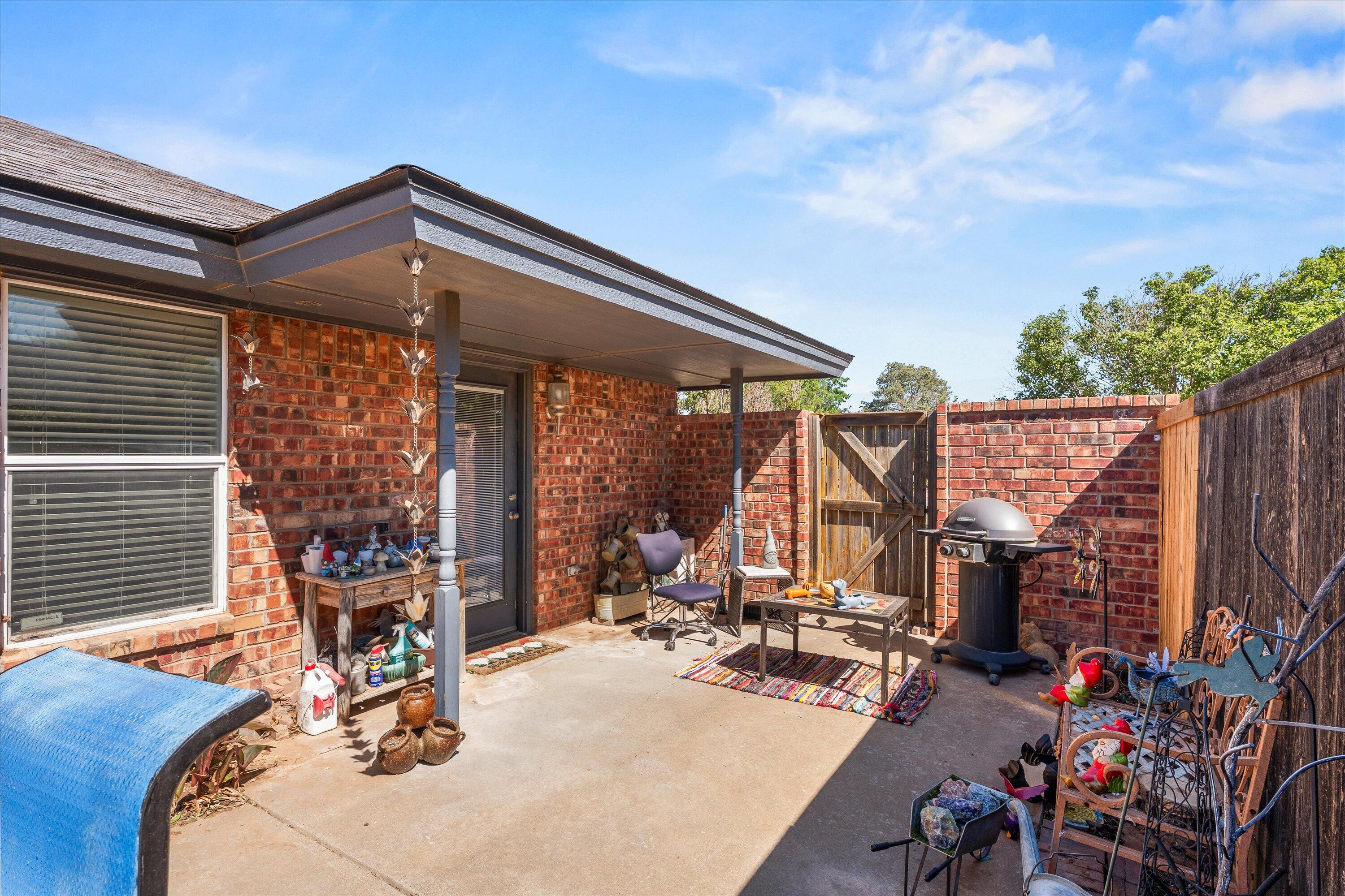 710 Poplar Street Levelland, TX 79336 - Photo 19 of 23 a view of a chairs and tables in the patio