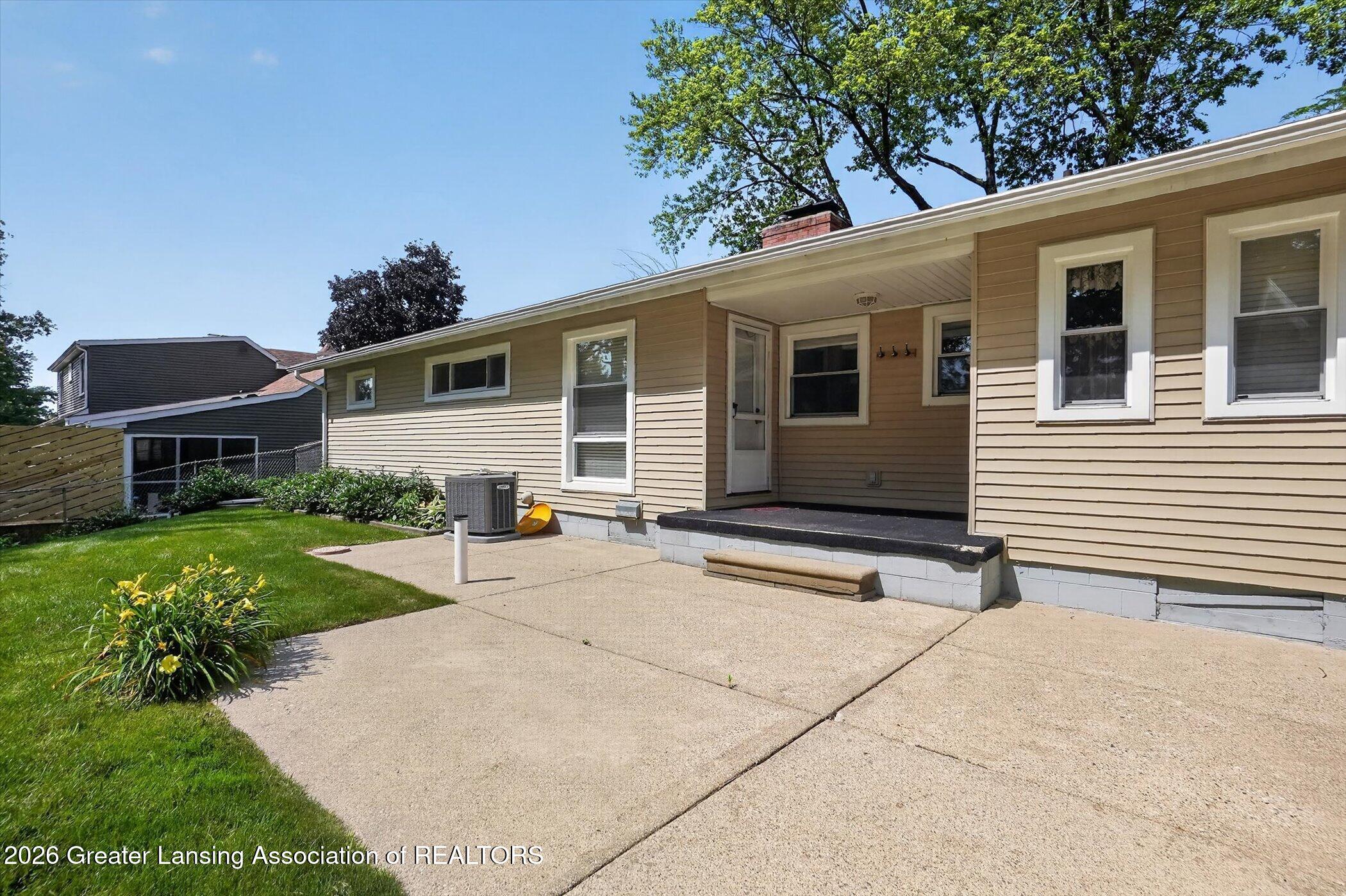 2106 Byrnes Road Lansing, MI 48906 - Photo 41 of 51 43-2106-Byrnes-Rd-WindowStill-Photograph