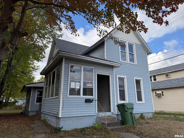 $115,000 | 2104 Pershing Boulevard, Clinton, IA 52732