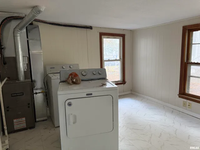 $115,000 | 2104 Pershing Boulevard, Clinton, IA 52732