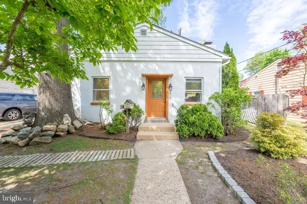 $299,900 | 171 Silver Lake Drive, Clementon, NJ 08021
