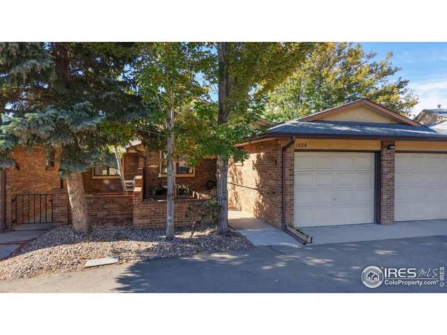 a black and white photo of a house