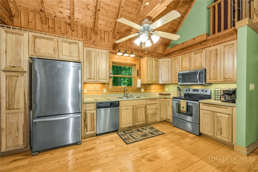 387 Woodland Ridge Lansing, NC 28643 - Photo 19 of 41