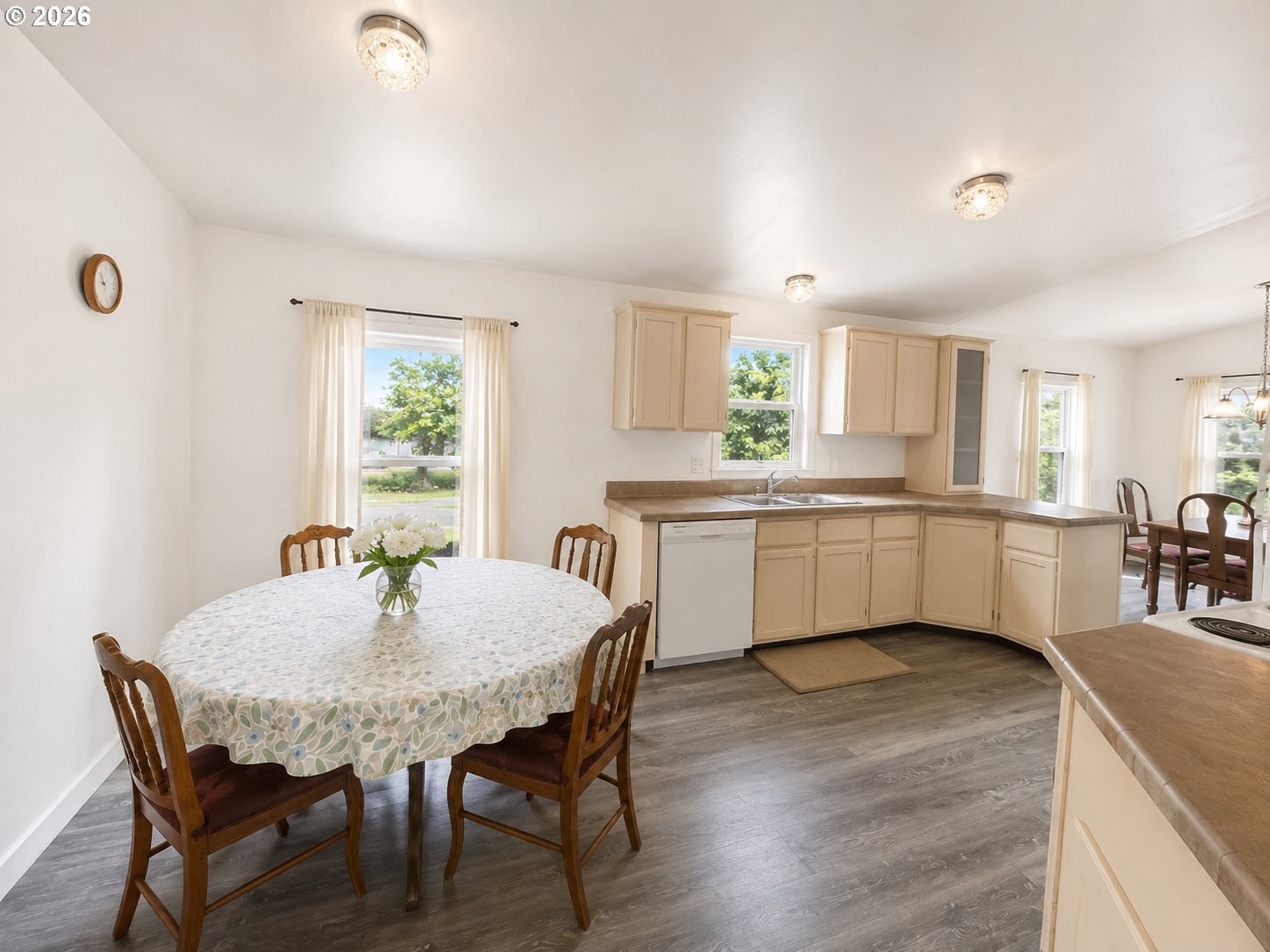 916 Southwest Isaac Avenue Pendleton, OR 97801 - Photo 4 of 21