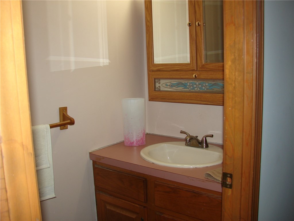 25 Ridgewood Road Cranston, RI 02921 - Photo 13 of 25 Gallery Image 13