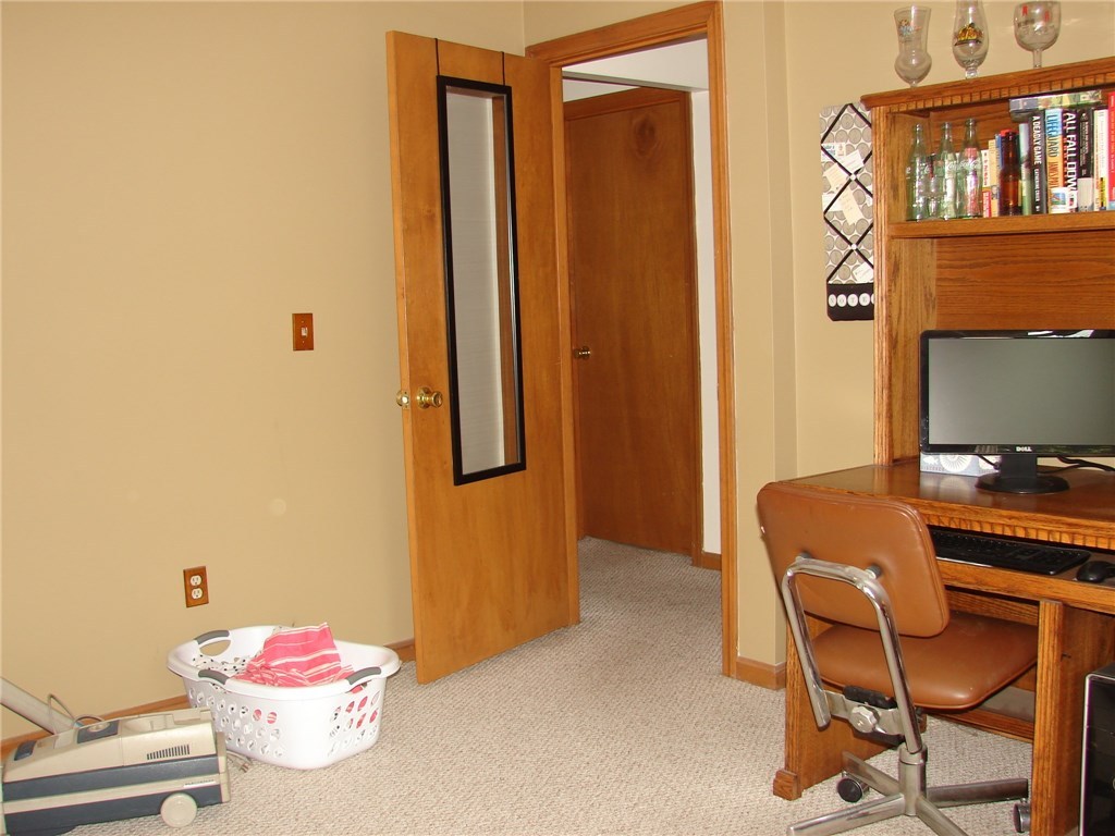 25 Ridgewood Road Cranston, RI 02921 - Photo 18 of 25 Gallery Image 18