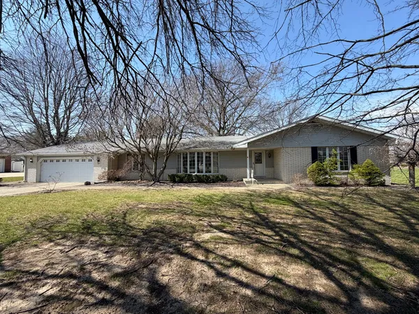 $264,900 | 24 South Country Club Road, Mattoon, IL 61938