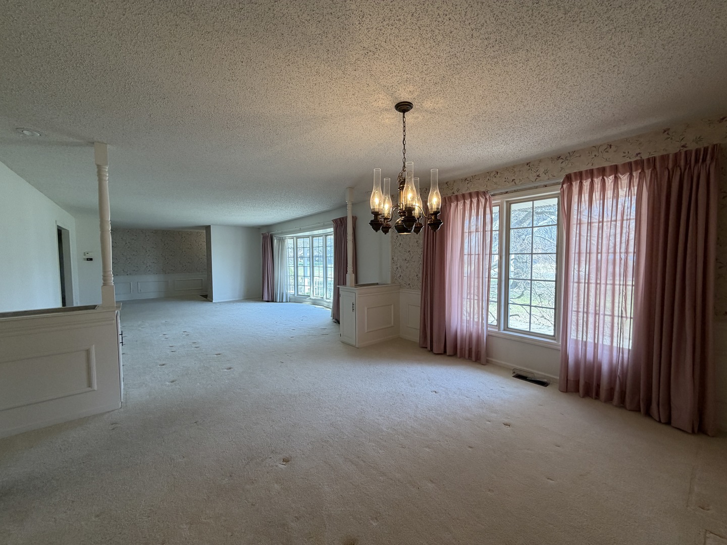 24 South Country Club Road Mattoon, IL 61938 - Photo 13 of 62 a view of empty room with windows and ceiling fan