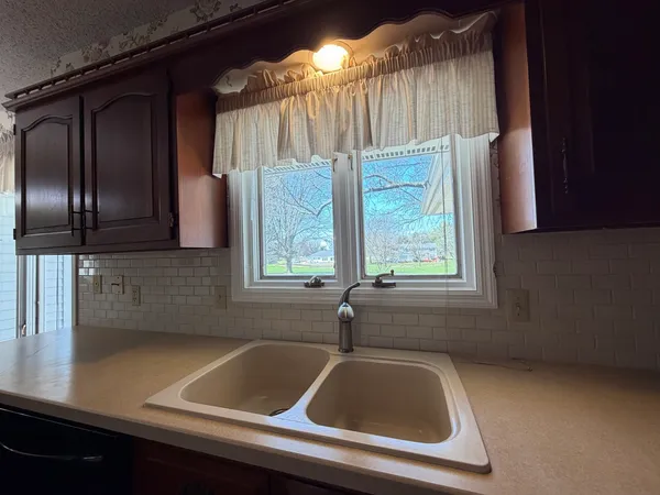 $264,900 | 24 South Country Club Road, Mattoon, IL 61938