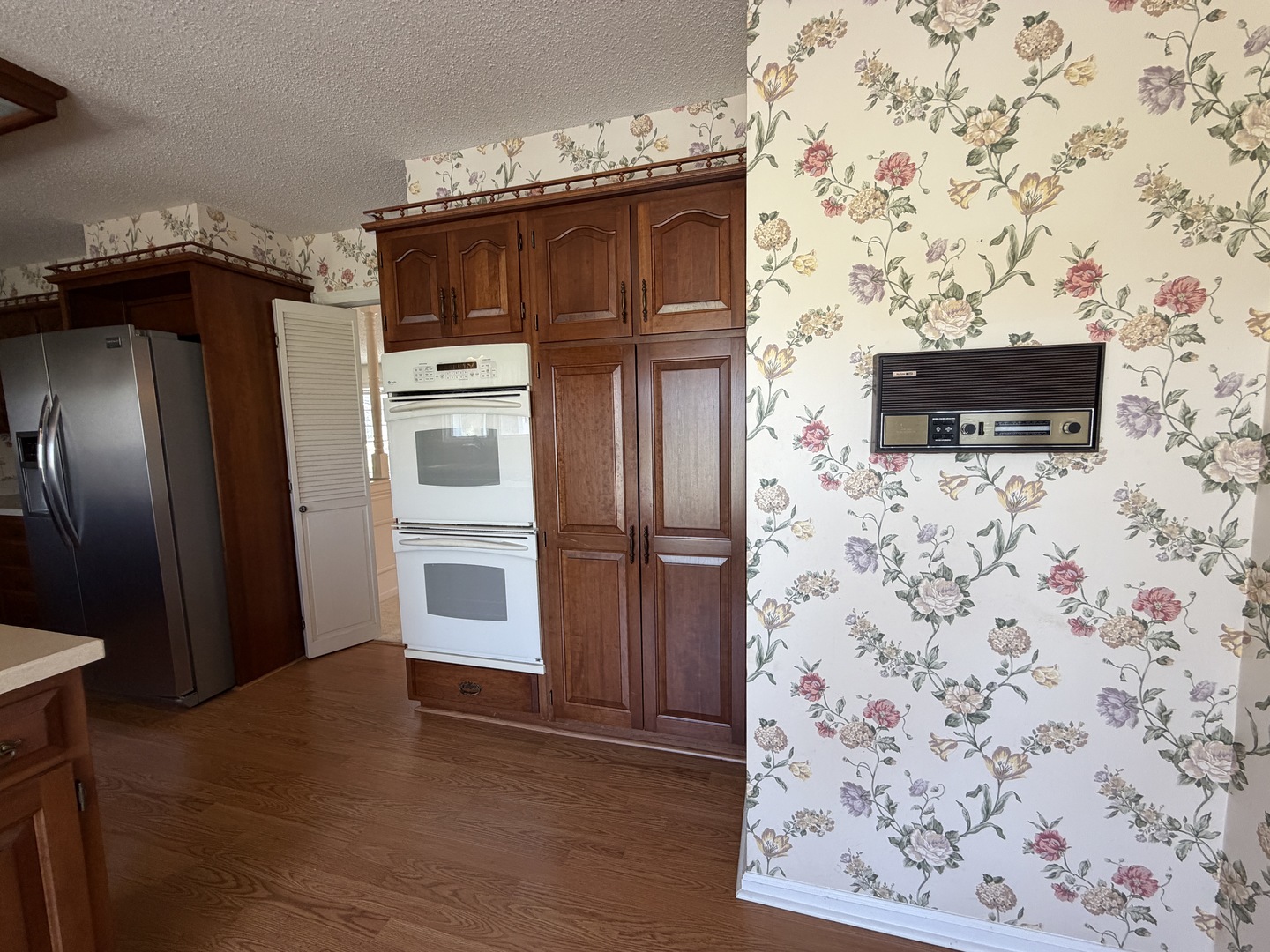 24 South Country Club Road Mattoon, IL 61938 - Photo 21 of 62 a view of a livingroom with wooden floor and an empty space