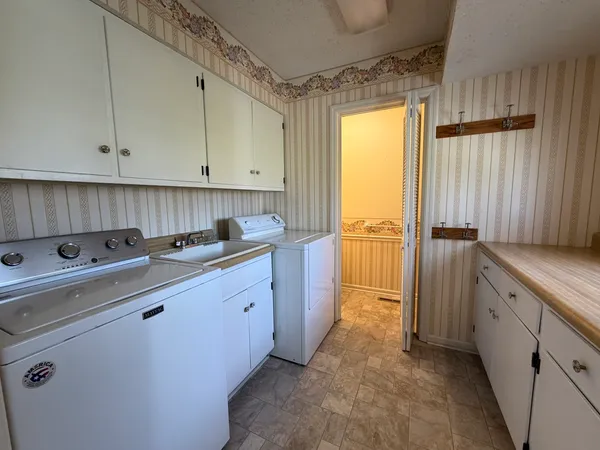 $264,900 | 24 South Country Club Road, Mattoon, IL 61938