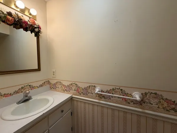 $264,900 | 24 South Country Club Road, Mattoon, IL 61938