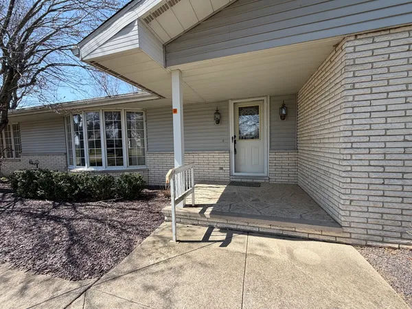 $264,900 | 24 South Country Club Road, Mattoon, IL 61938