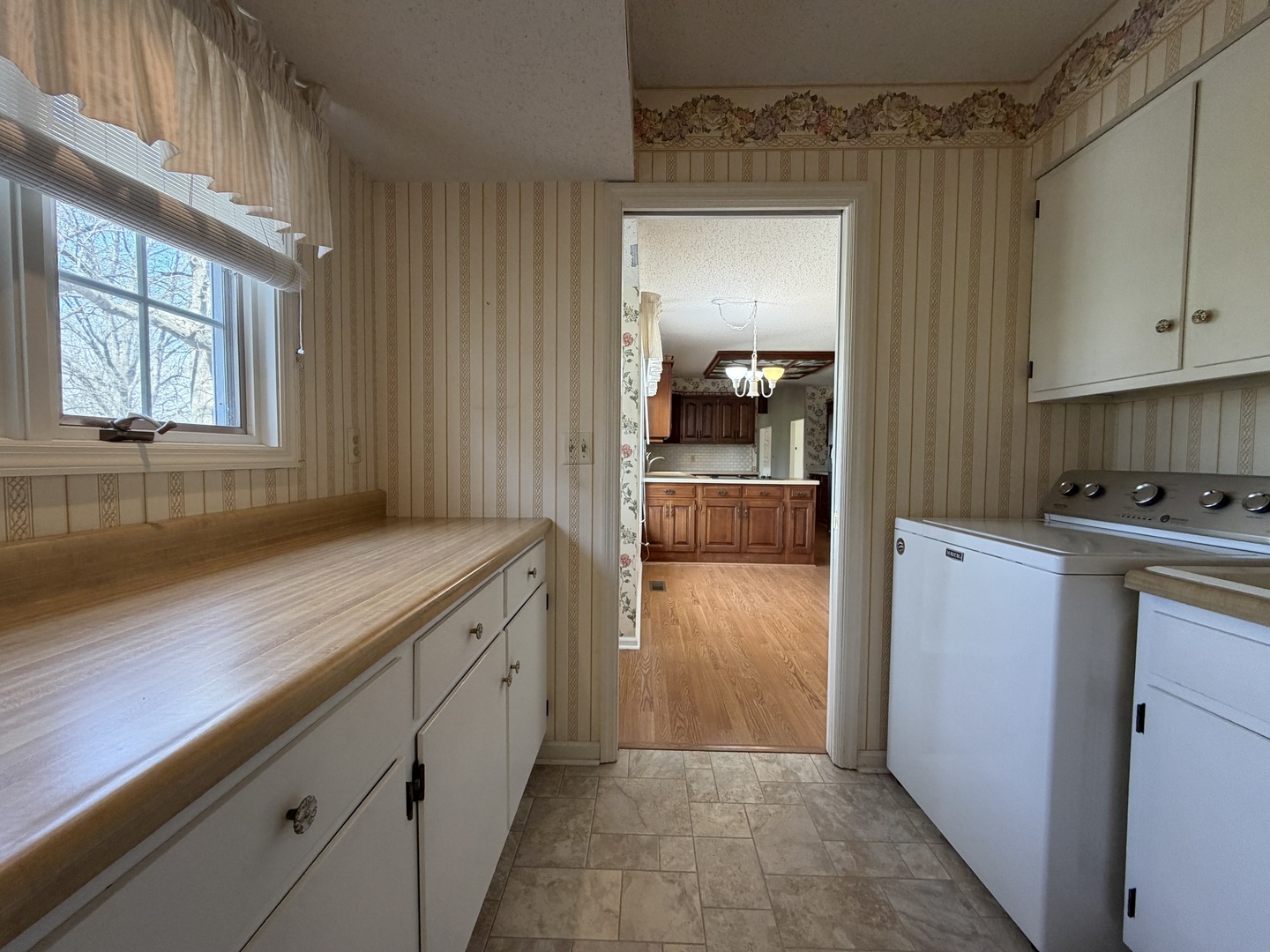 24 South Country Club Road Mattoon, IL 61938 - Photo 31 of 62 a kitchen with granite countertop cabinets and window