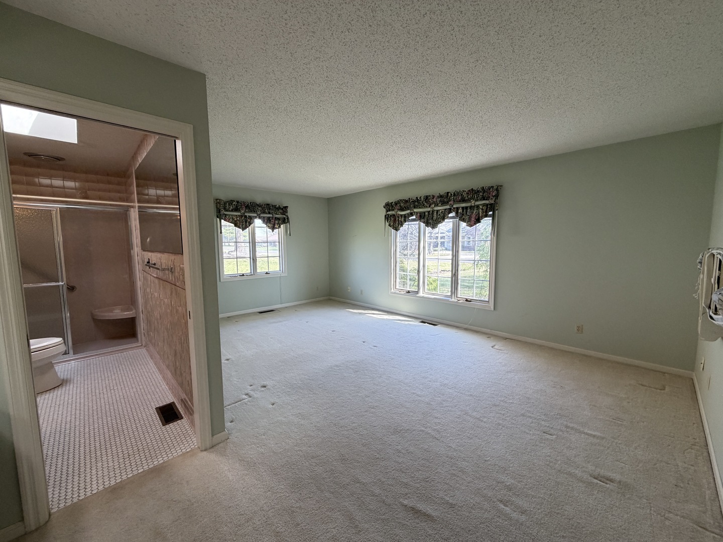 24 South Country Club Road Mattoon, IL 61938 - Photo 32 of 62 an empty room with windows and closet